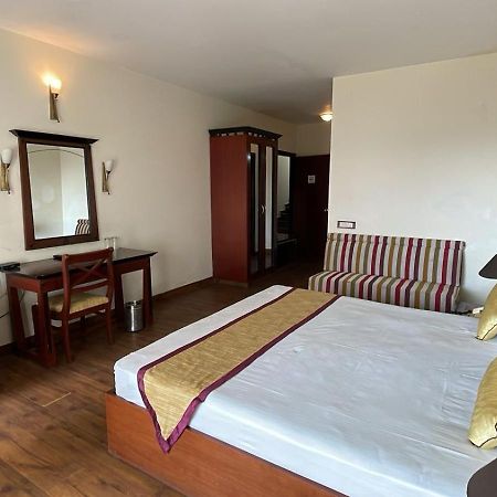8Fold-Pinecrest By Larisa, Bhimtal Hotel Luaran gambar