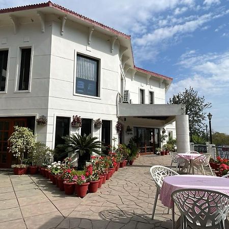 8Fold-Pinecrest By Larisa, Bhimtal Hotel Luaran gambar