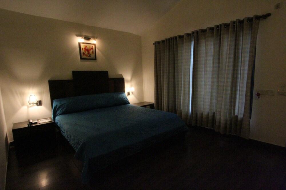 8Fold-Pinecrest By Larisa, Bhimtal Hotel Luaran gambar