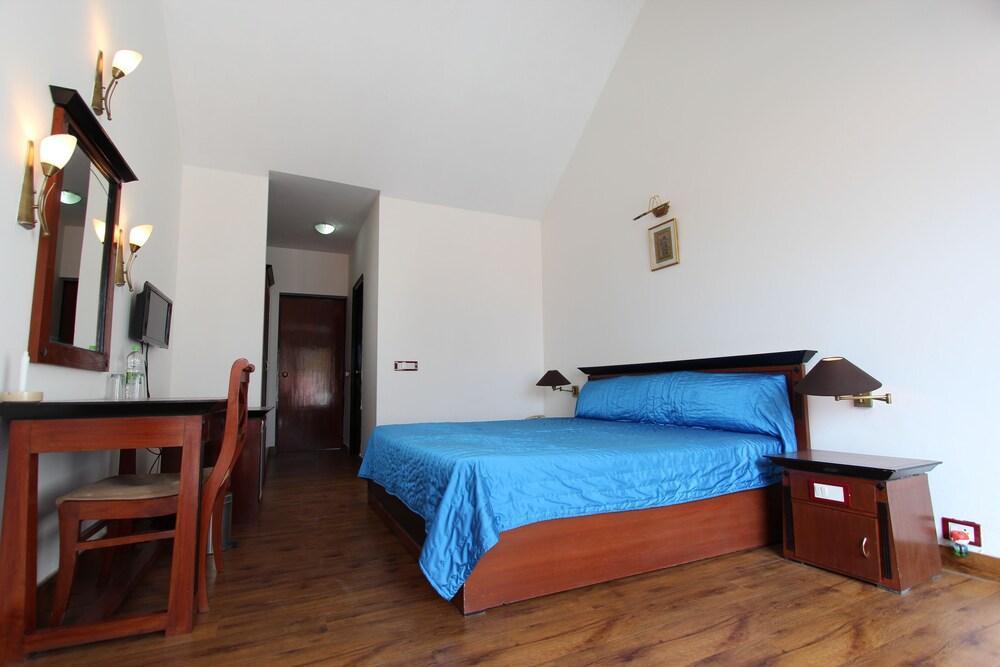 8Fold-Pinecrest By Larisa, Bhimtal Hotel Luaran gambar