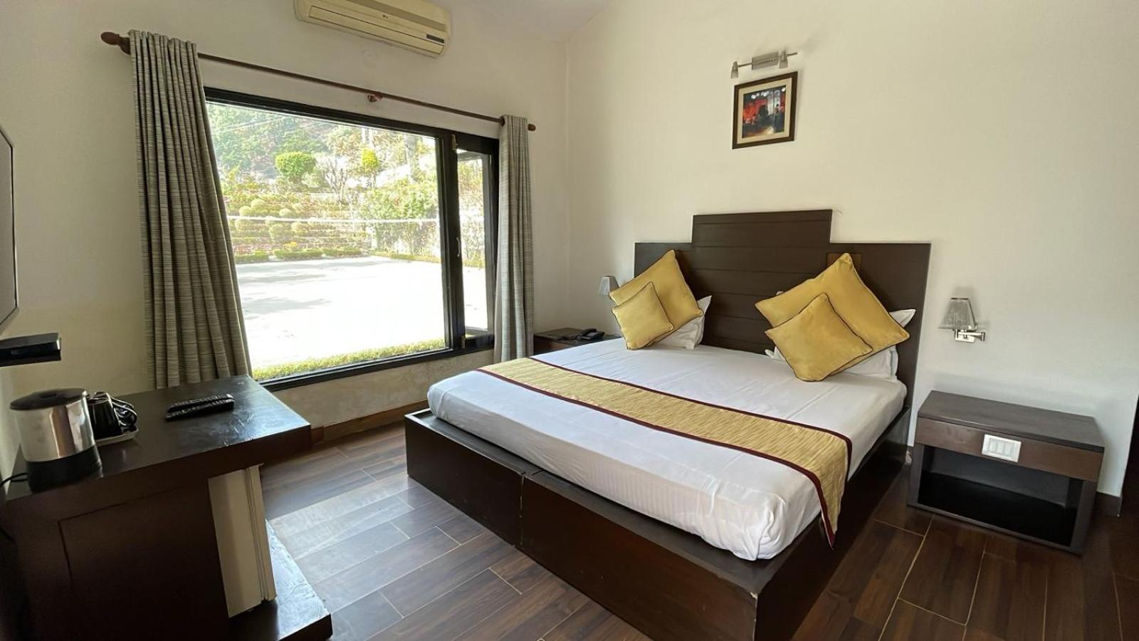 8Fold-Pinecrest By Larisa, Bhimtal Hotel Luaran gambar