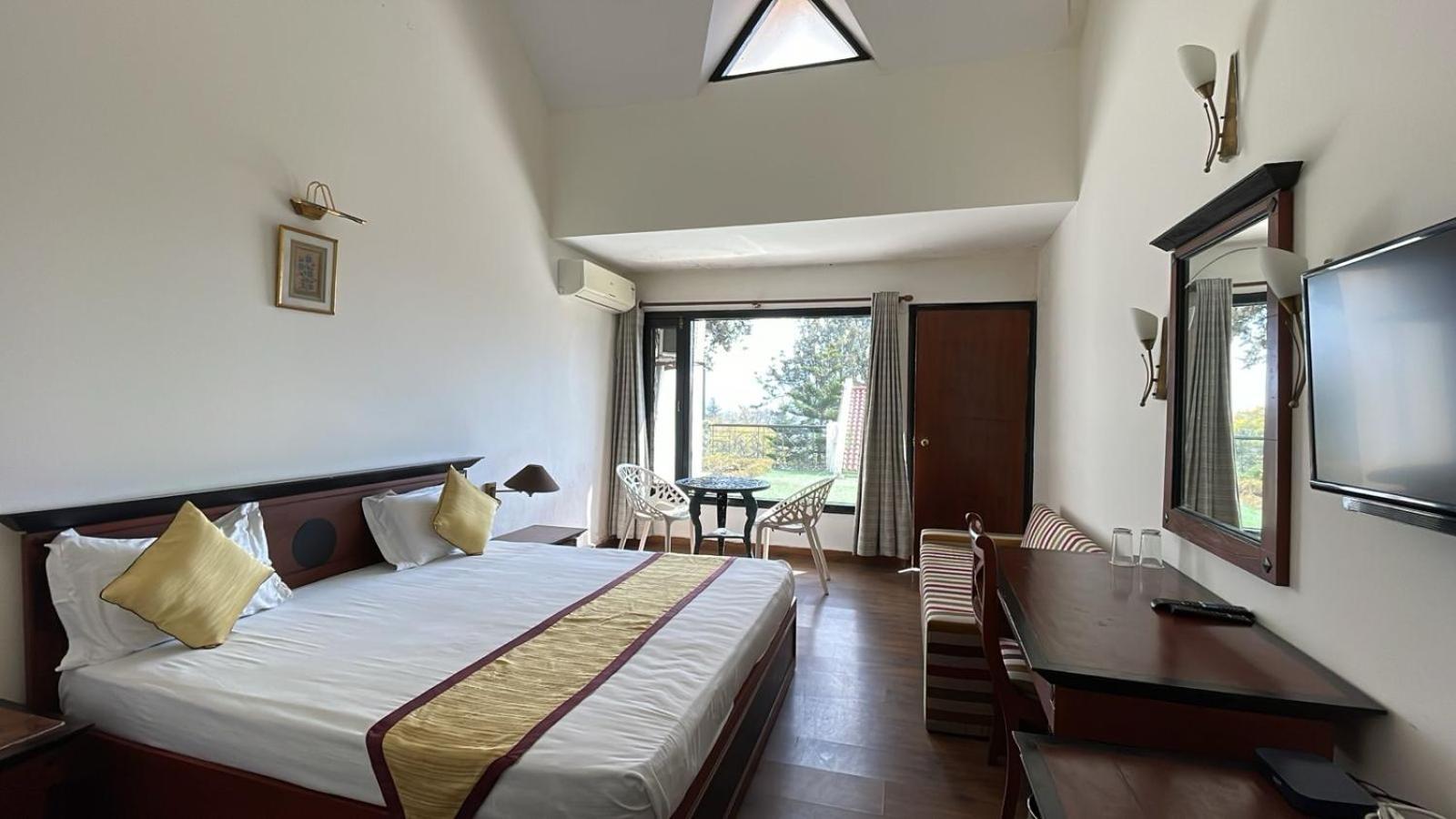 8Fold-Pinecrest By Larisa, Bhimtal Hotel Luaran gambar