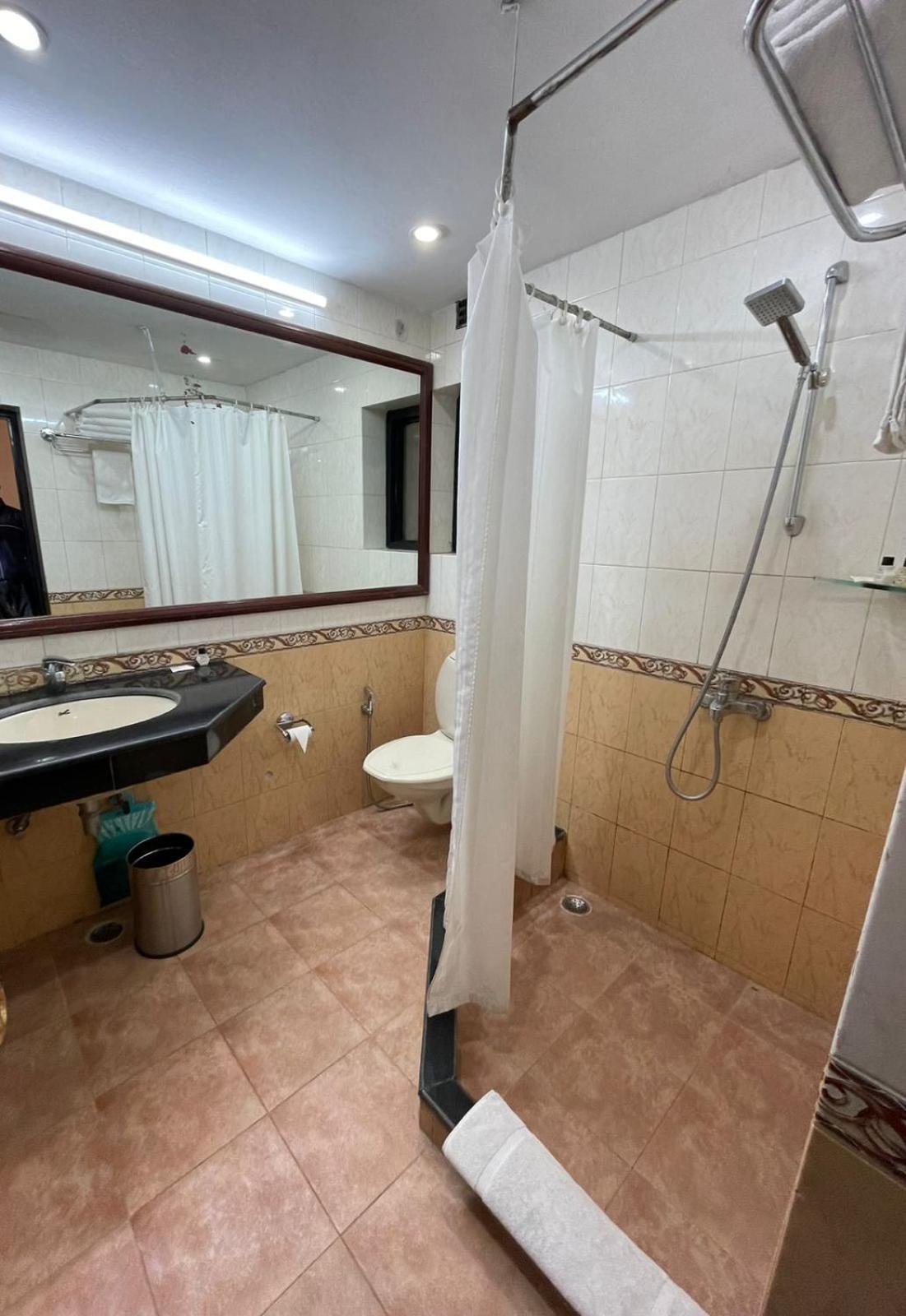 8Fold-Pinecrest By Larisa, Bhimtal Hotel Luaran gambar
